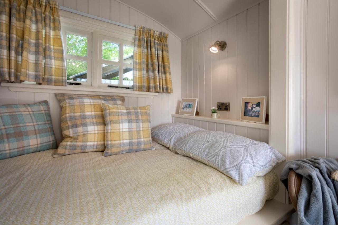 The Heron Shepherds Hut At Lyth Valley Brigsteer Экстерьер фото